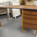 656 1350 WRITING DESK